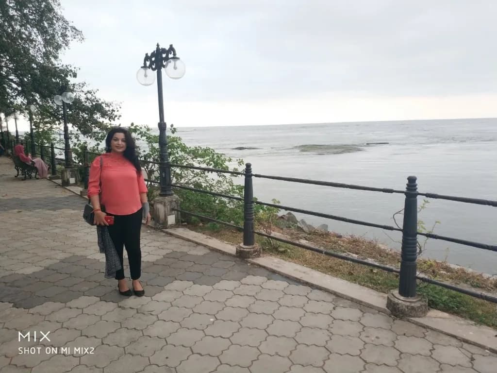Promenade walk along Mahé riverfront and seafront near Kannur