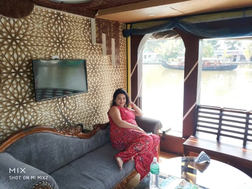 Relaxing on the houseboat