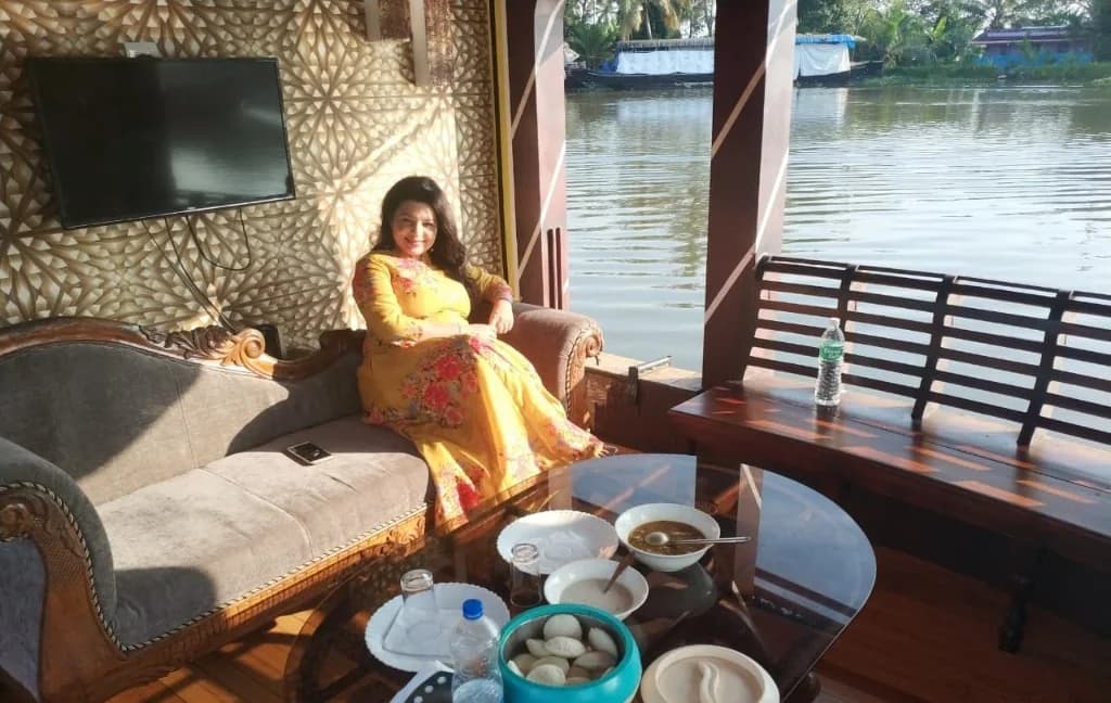 Relaxing in the houseboat