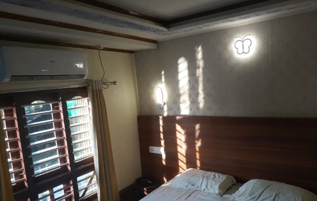 Houseboat Bedroom