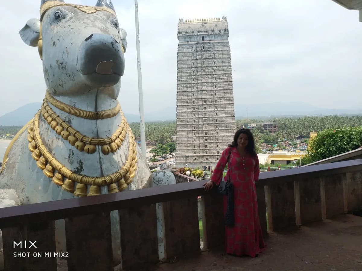 Courtyard view of Murudeshwar temple complex