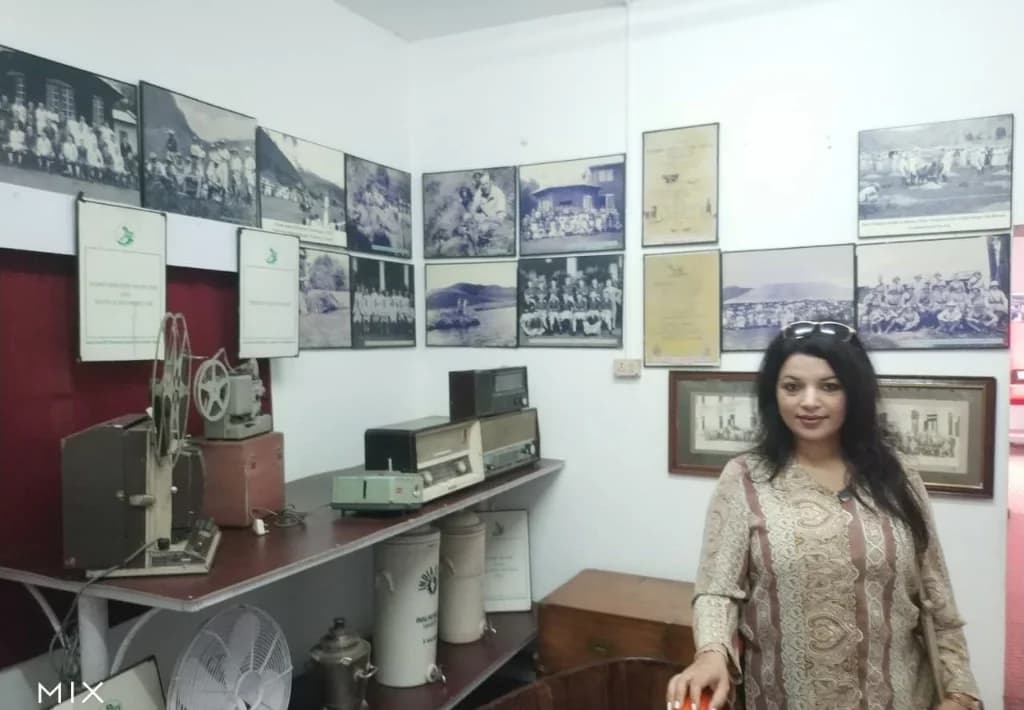 Vintage photographs, vintage radios & historical tea estate equipment