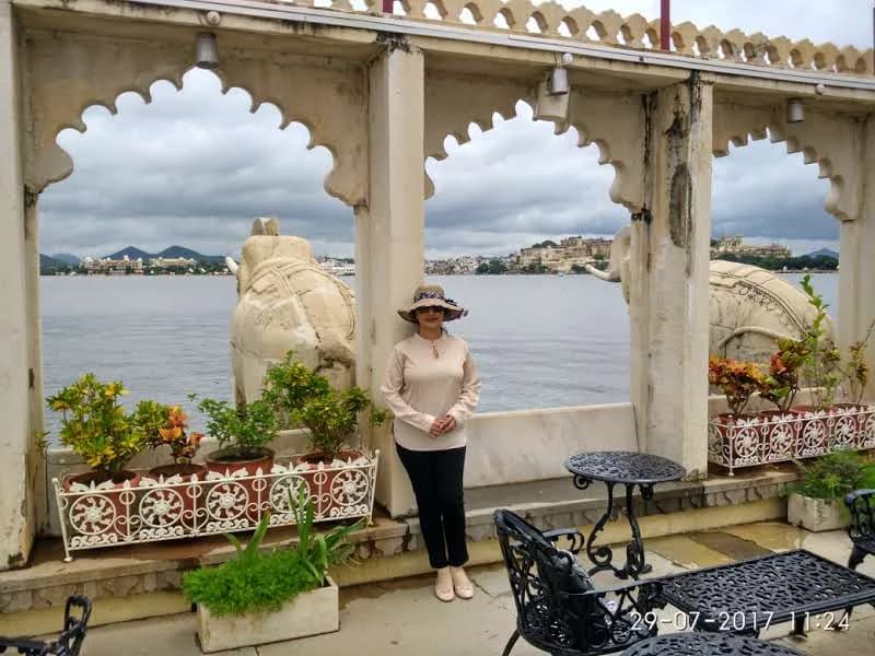 Arched marble balcony with stone elephant statues overlooking the waters of Lake Pichola at Jag Mandir