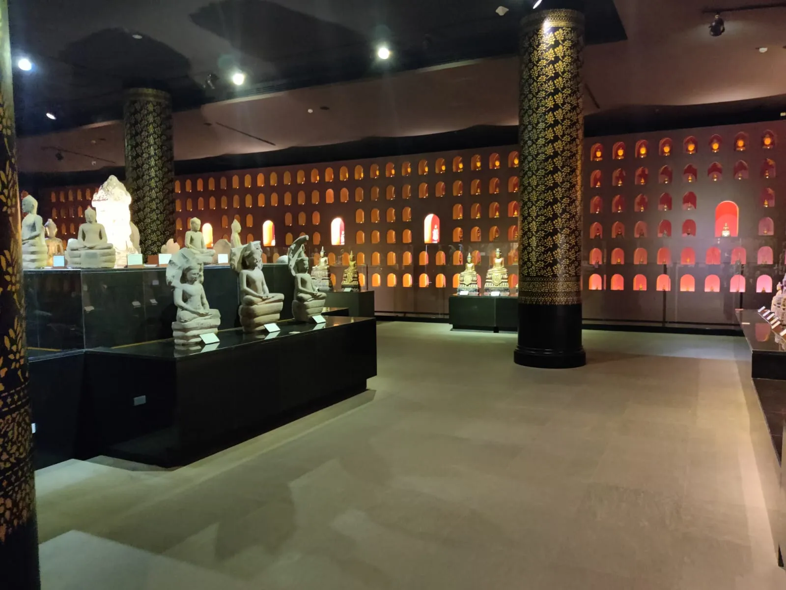 Gallery of 1000 Buddhas 2