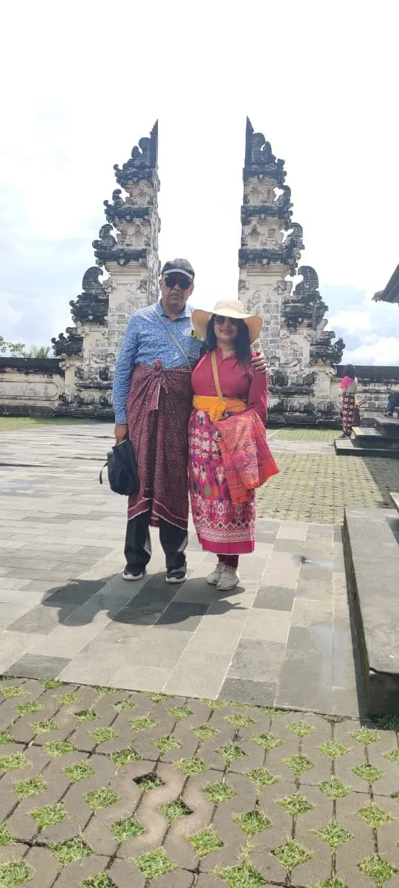 Travelers before the iconic Candi Bentar split gate facing Mount Agung at Pura Lempuyang