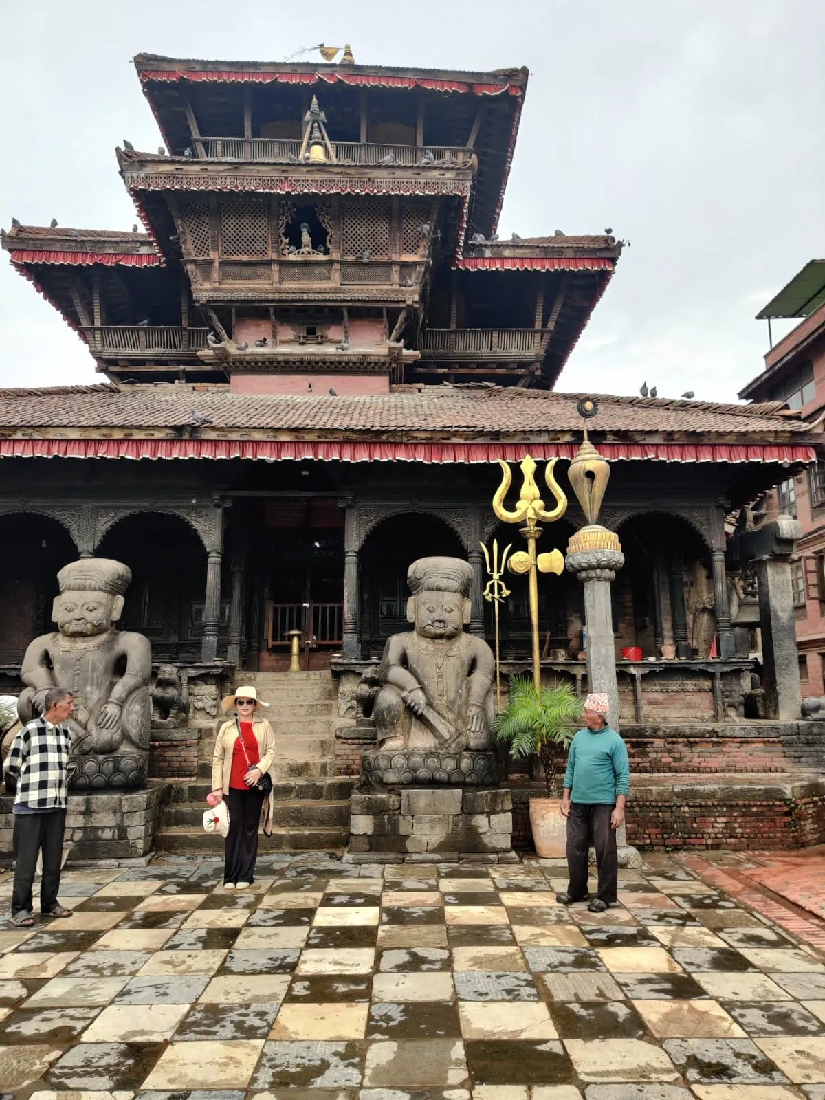 Living Newari heritage and devotees at Dattatreya Square