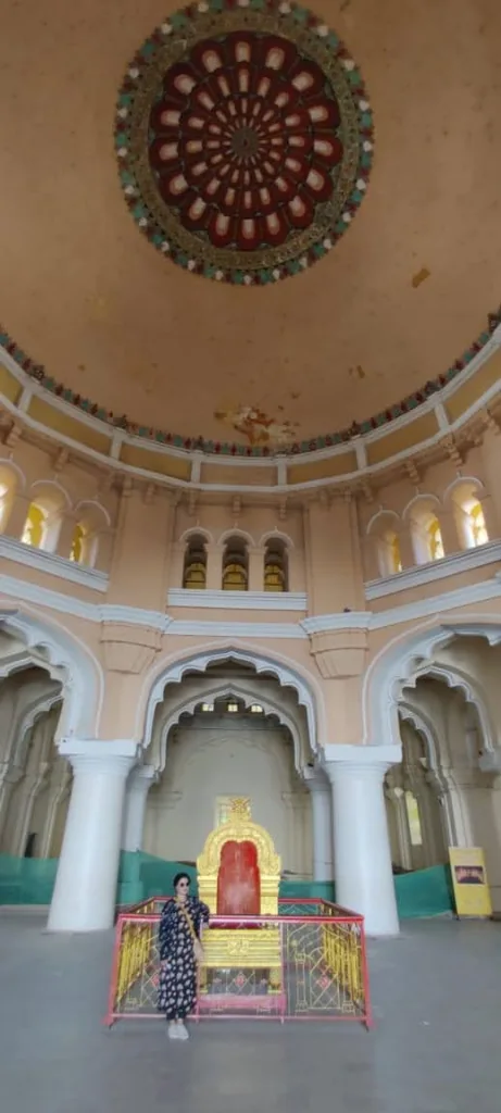 Magnificent octagonal dome and royal throne at Thirumalai Nayakkar Mahal