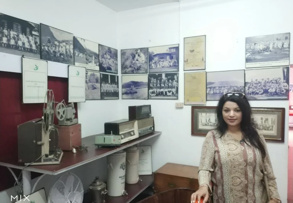 Vintage photographs, vintage radios & historical tea estate equipment