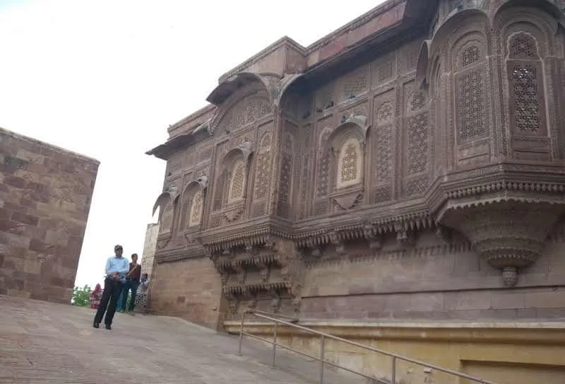 Carved haveli balcony and old city architecture in Jodhpur