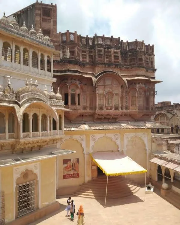 Sandstone palace balconies and courtyard architecture in Jodhpur